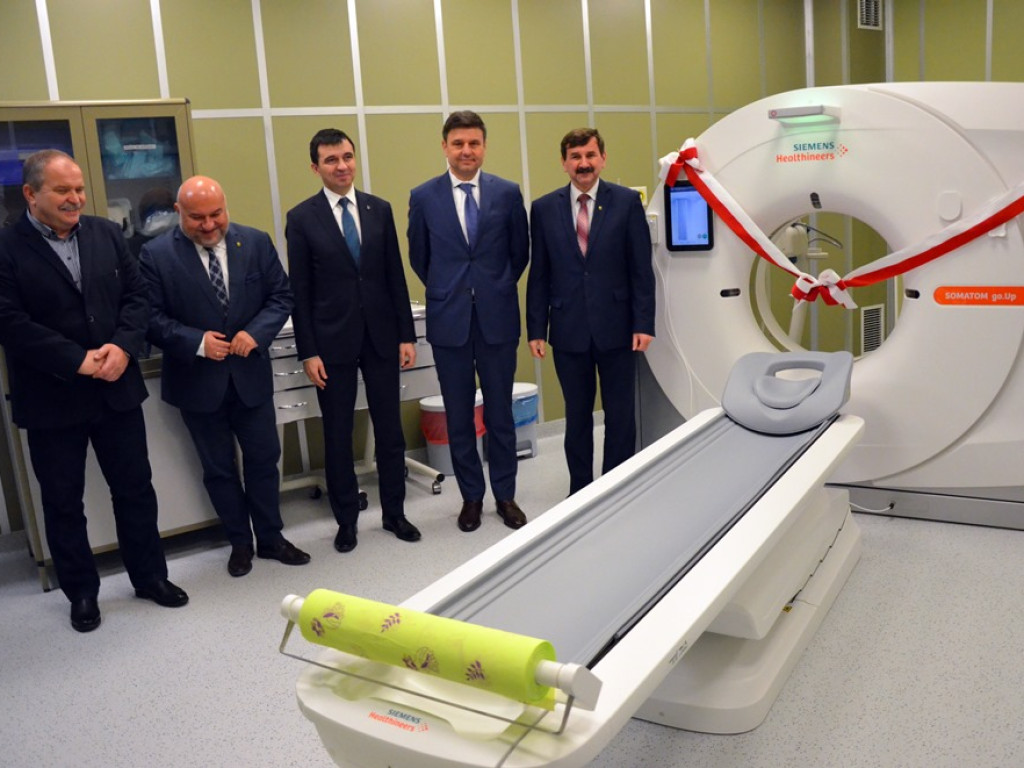Nowy tomograf w szpitalu w Głogowie. Było uroczyste przecięcie wstęgi