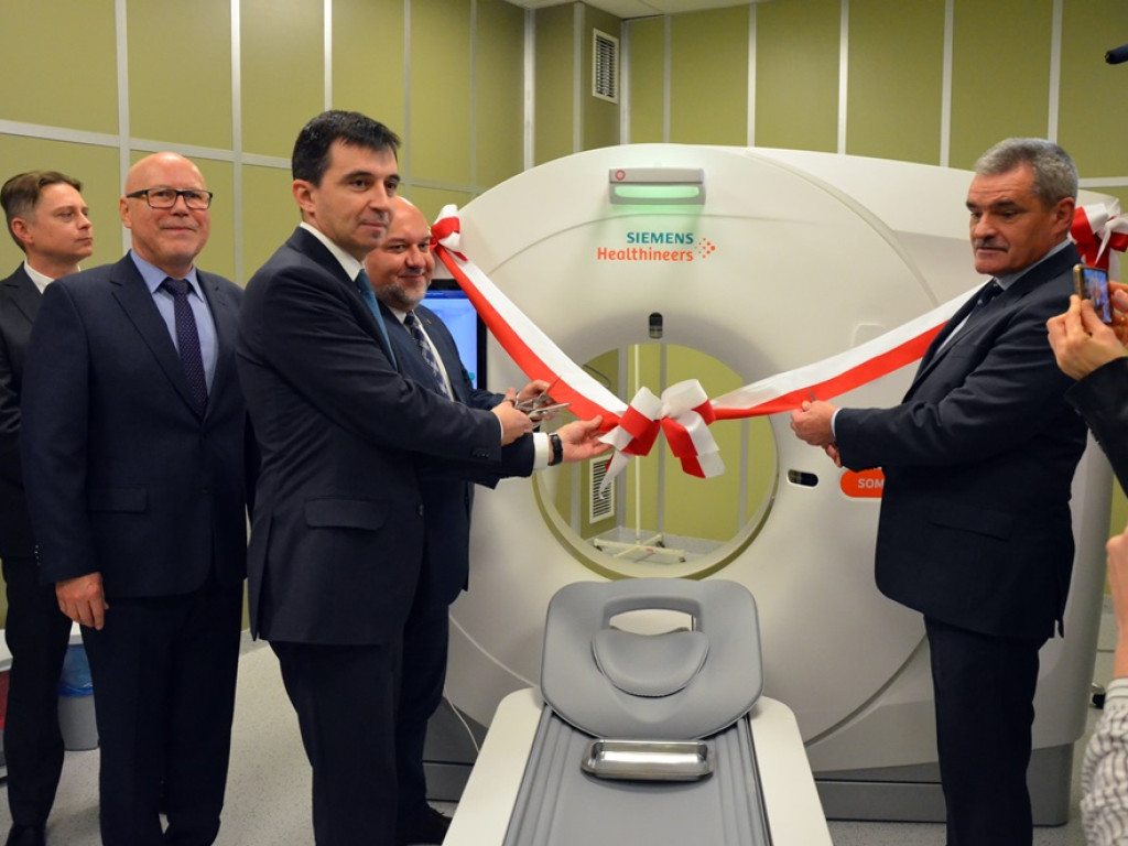 Nowy tomograf w szpitalu w Głogowie. Było uroczyste przecięcie wstęgi
