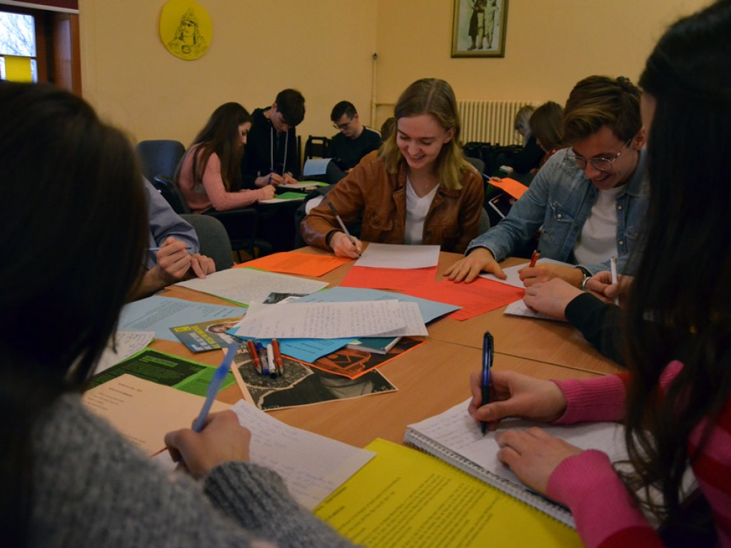 Maraton Pisania Listów Amnesty International w liceum. Uczniowie chętnie włączyli się do akcji