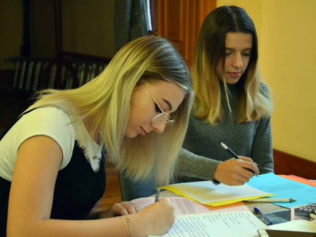 Maraton Pisania Listów Amnesty International w liceum. Uczniowie chętnie włączyli się do akcji