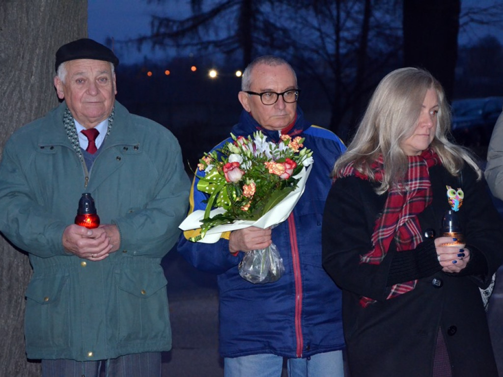 38. rocznica wprowadzenia stanu wojennego. Złożyli kwiaty pod pamiątkową tablicą