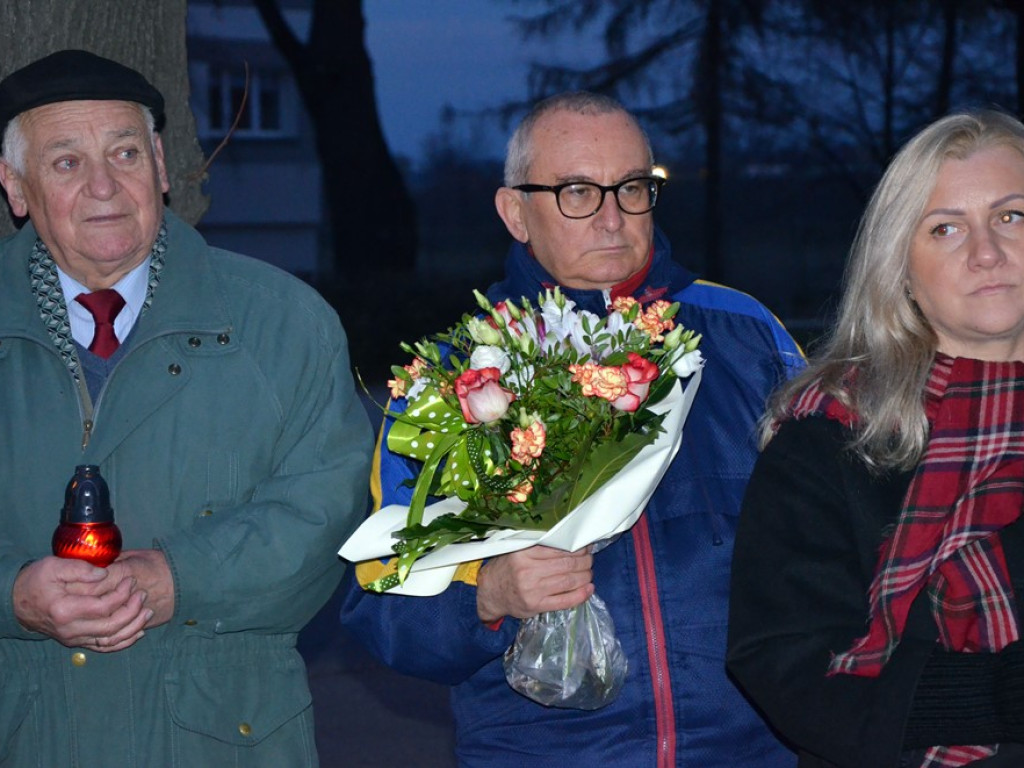 38. rocznica wprowadzenia stanu wojennego. Złożyli kwiaty pod pamiątkową tablicą