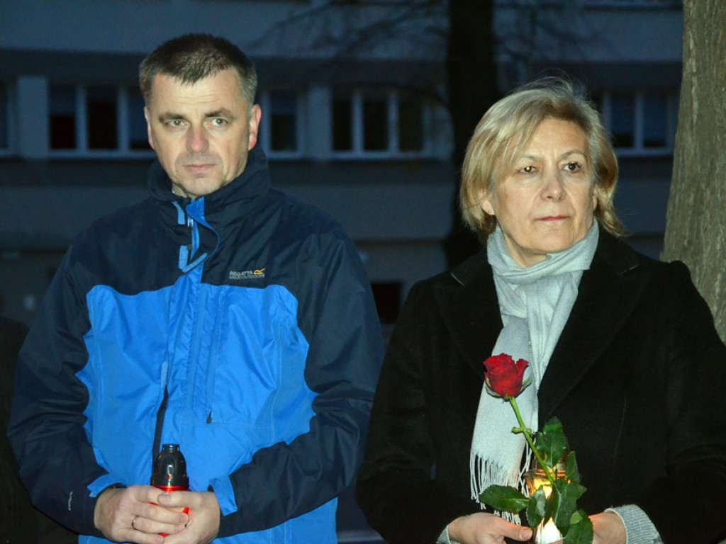 38. rocznica wprowadzenia stanu wojennego. Złożyli kwiaty pod pamiątkową tablicą