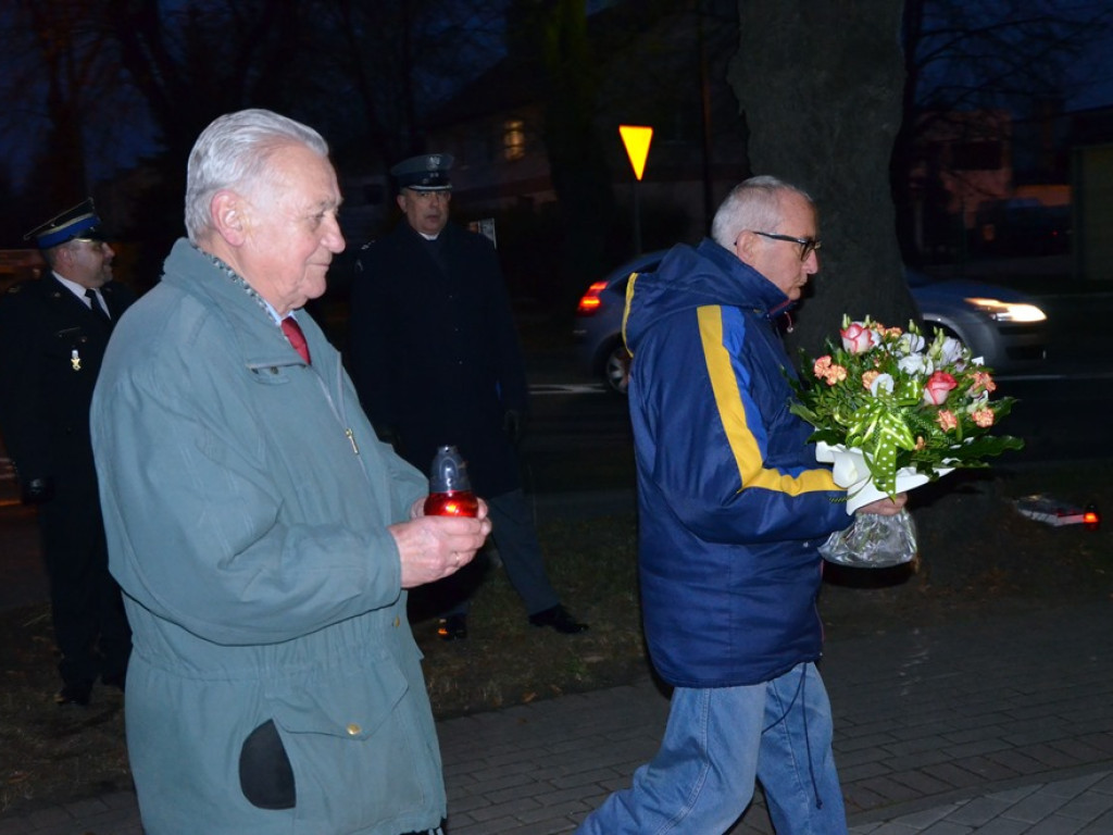 38. rocznica wprowadzenia stanu wojennego. Złożyli kwiaty pod pamiątkową tablicą