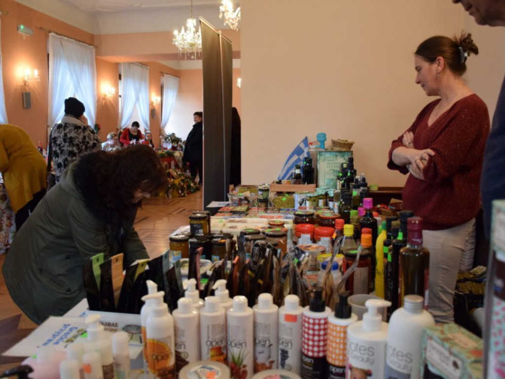Jarmark Świąteczny w Gaworzycach trwa. Warto wpaść i kupić coś fajnego. Duży wybór, przystępne ceny