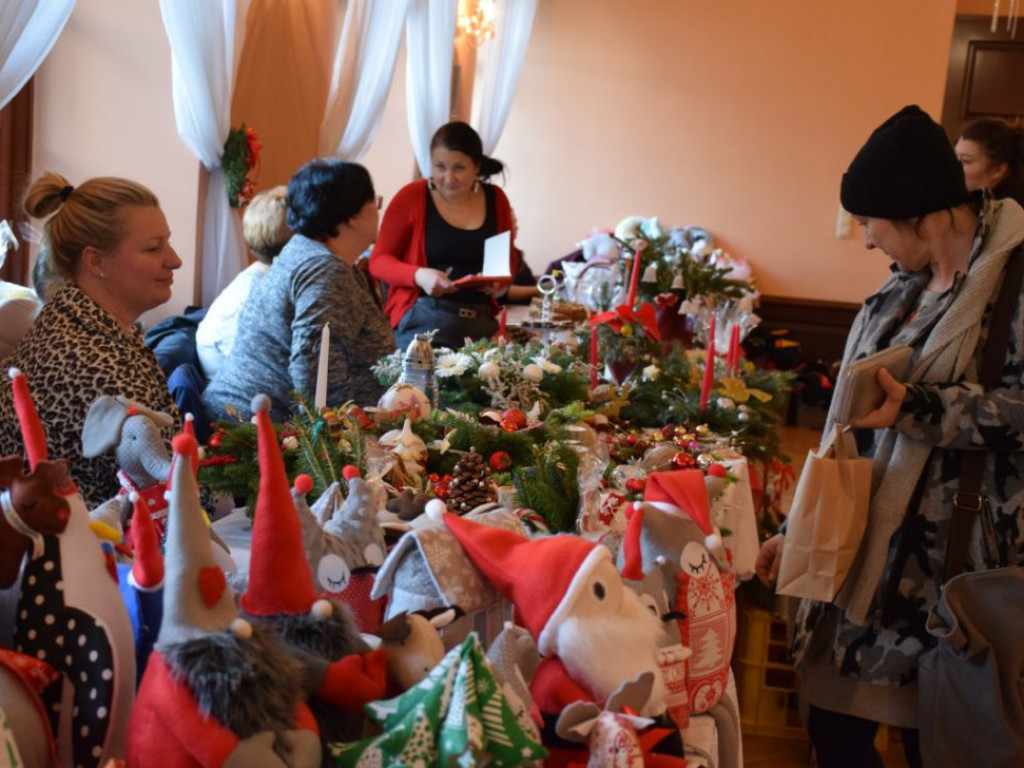 Jarmark Świąteczny w Gaworzycach trwa. Warto wpaść i kupić coś fajnego. Duży wybór, przystępne ceny