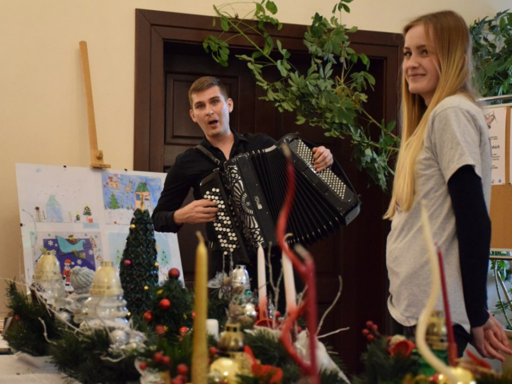 Jarmark Świąteczny w Gaworzycach trwa. Warto wpaść i kupić coś fajnego. Duży wybór, przystępne ceny