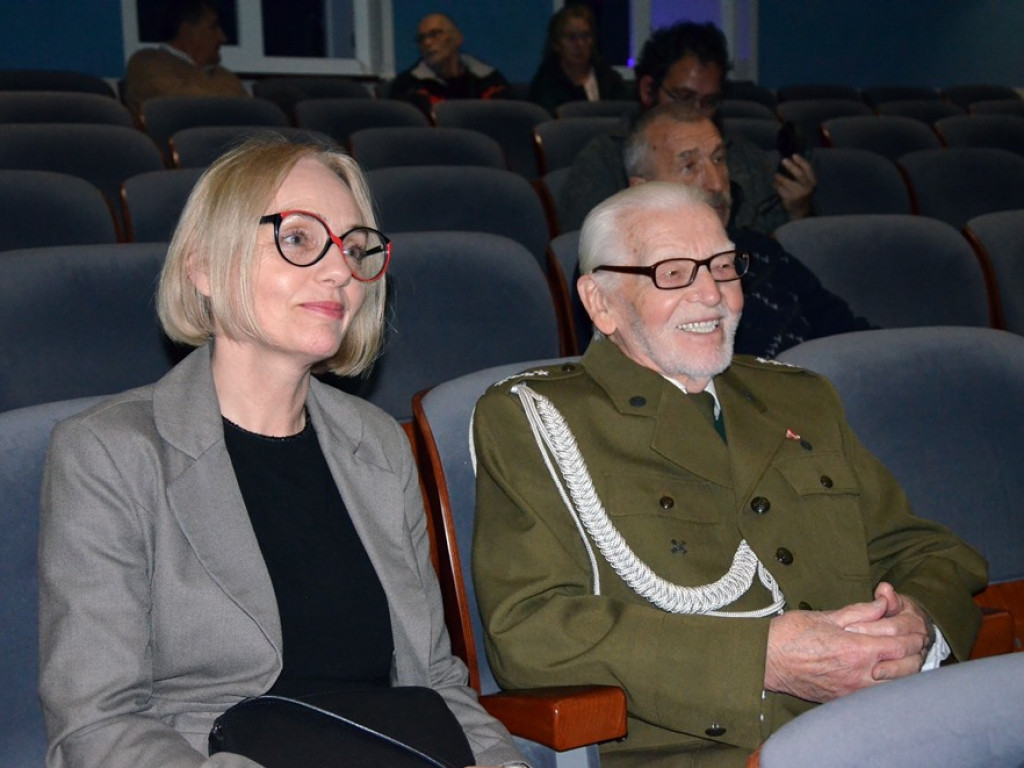 O aktorach głogowskiego teatru. A wśród nich ten, który jako pierwszy otrzymał Oscara