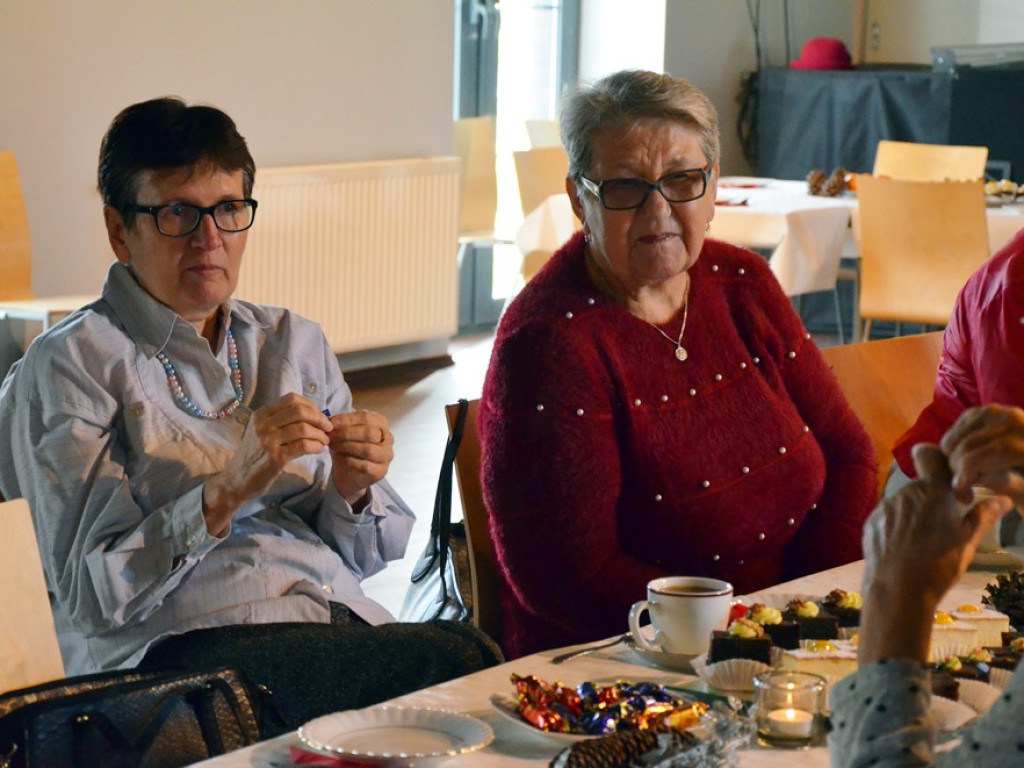 Życzyli sobie pogody ducha oraz zdrowia. Seniorzy spotkali się przy ciastku i kawie