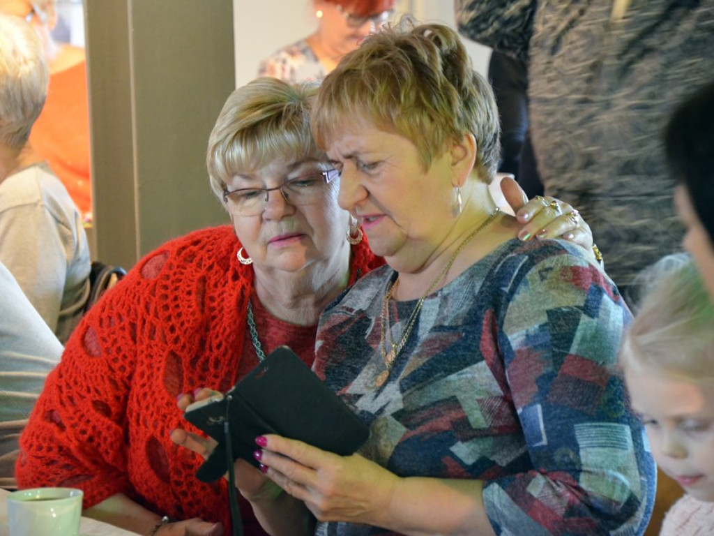 Życzyli sobie pogody ducha oraz zdrowia. Seniorzy spotkali się przy ciastku i kawie