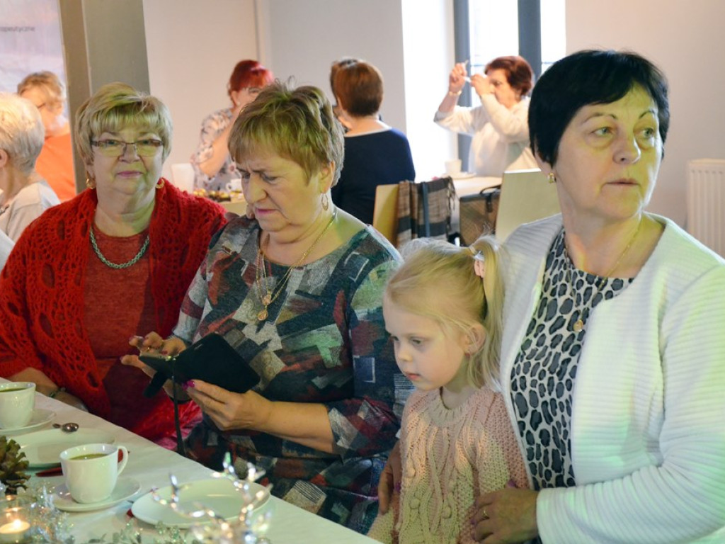 Życzyli sobie pogody ducha oraz zdrowia. Seniorzy spotkali się przy ciastku i kawie