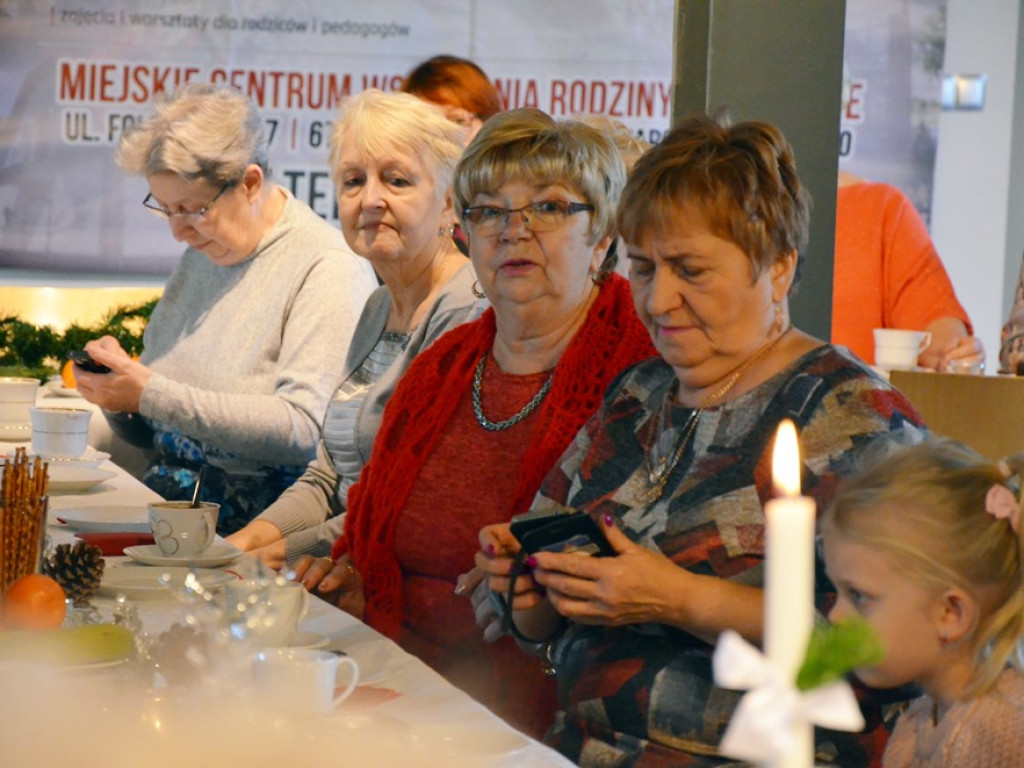 Życzyli sobie pogody ducha oraz zdrowia. Seniorzy spotkali się przy ciastku i kawie