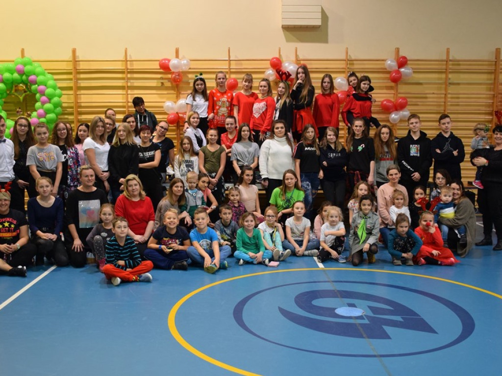Radość tańca i pomagania. 7 Charytatywny Maraton Taneczny w Szkole Podstawowej nr 8