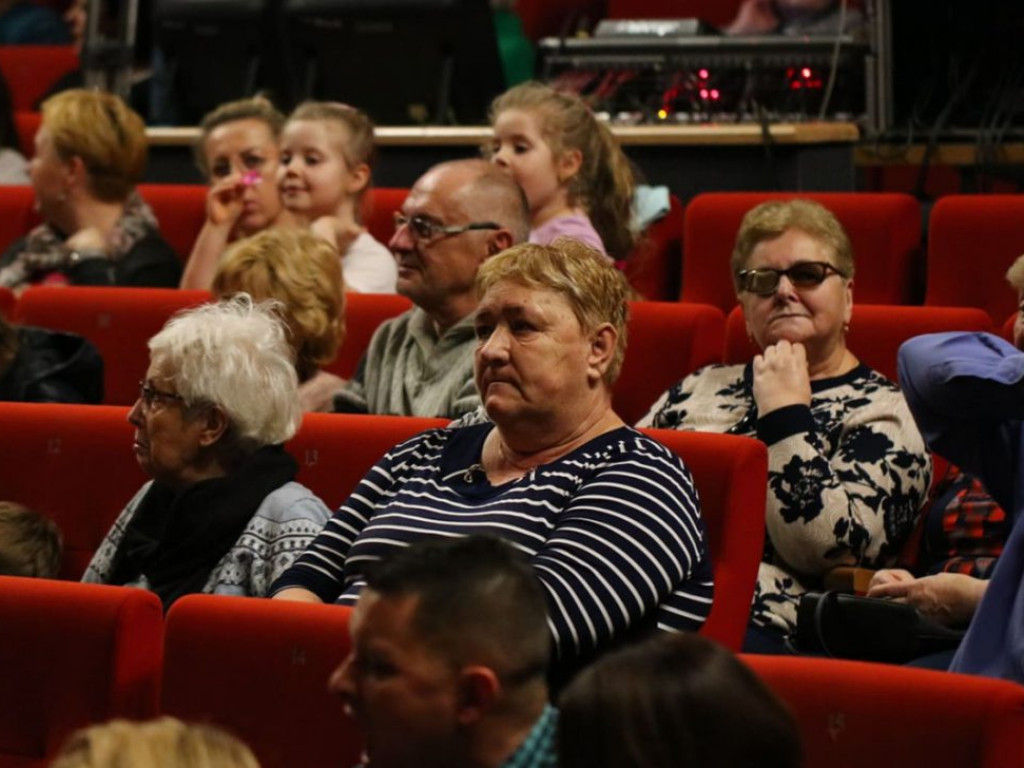 Mundurowi zaśpiewali kolędy dla chorego Michałka. Dali z siebie wszystko
