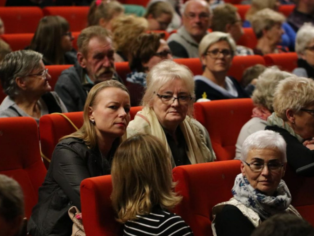 Mundurowi zaśpiewali kolędy dla chorego Michałka. Dali z siebie wszystko