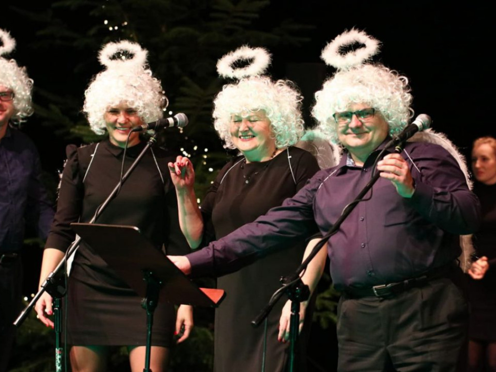 Mundurowi zaśpiewali kolędy dla chorego Michałka. Dali z siebie wszystko