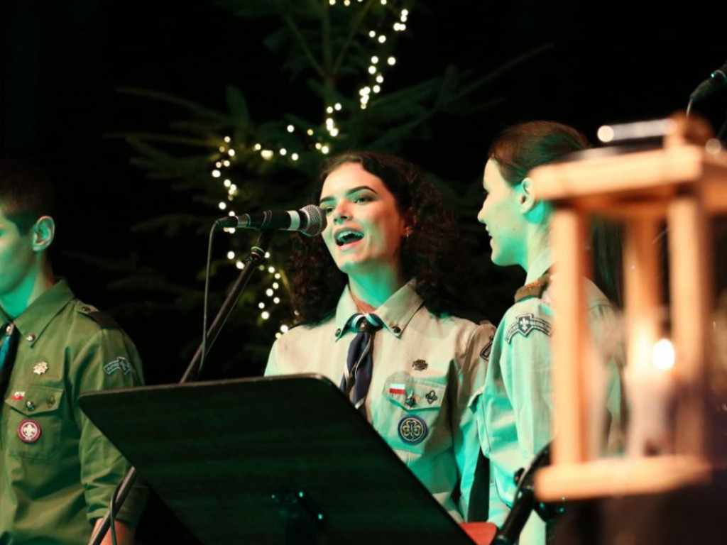 Mundurowi zaśpiewali kolędy dla chorego Michałka. Dali z siebie wszystko