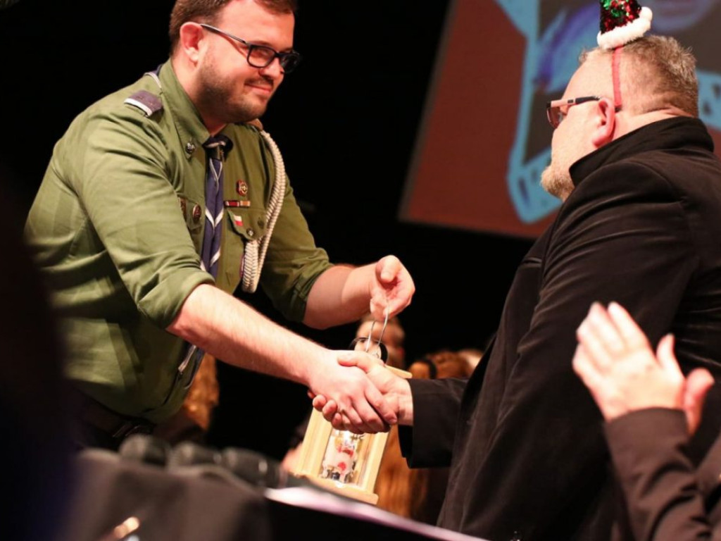 Mundurowi zaśpiewali kolędy dla chorego Michałka. Dali z siebie wszystko