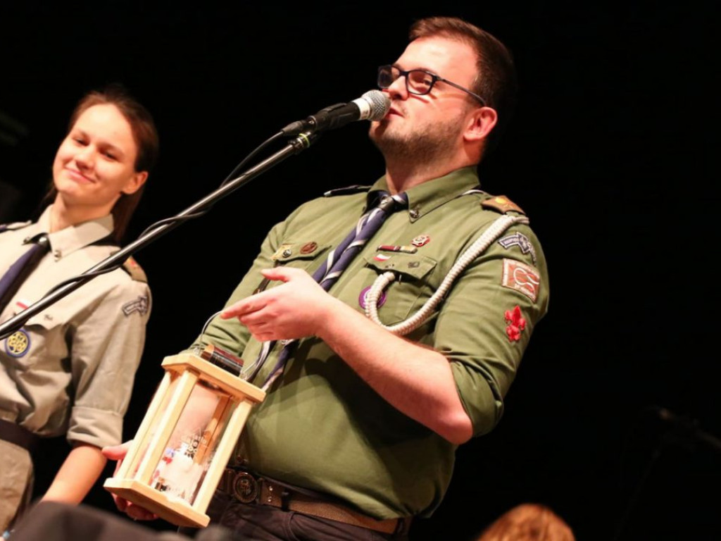 Mundurowi zaśpiewali kolędy dla chorego Michałka. Dali z siebie wszystko