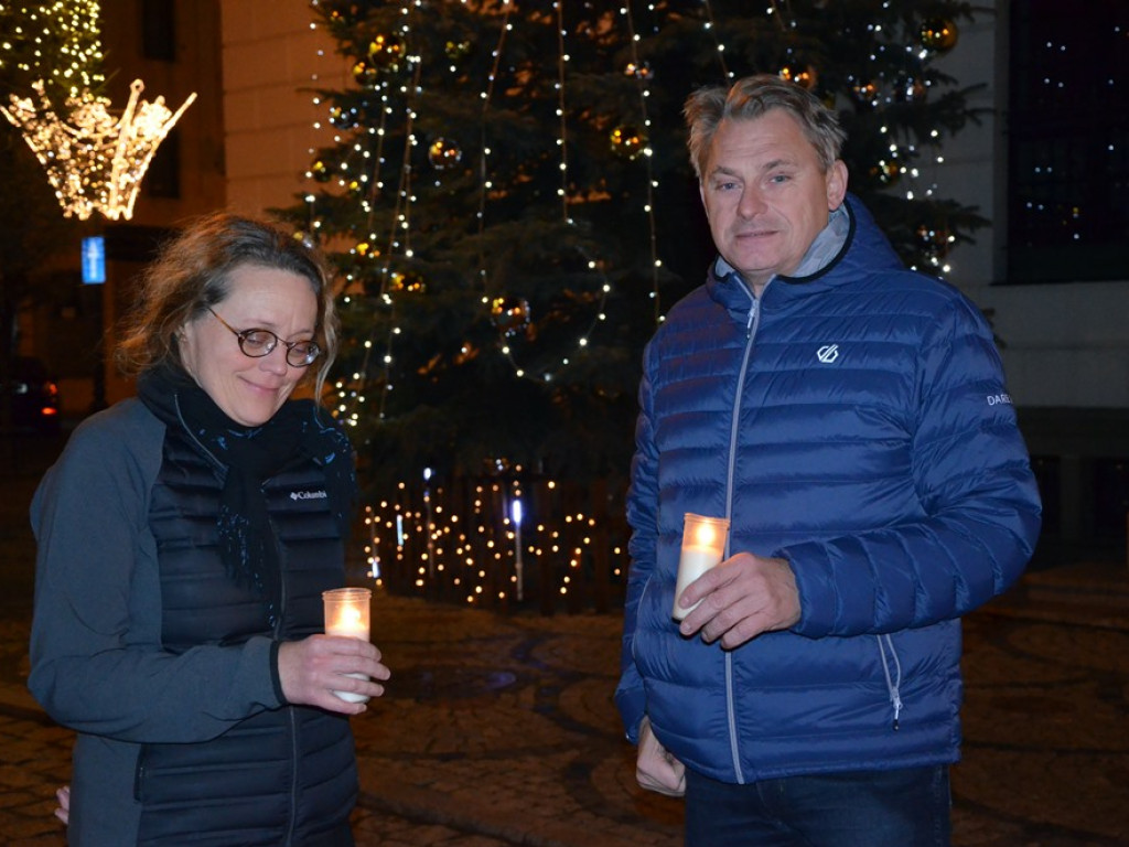 Wolne sądy! Konstytucja! Ponad 200 osób na manifestacji pod ratuszem w Głogowie