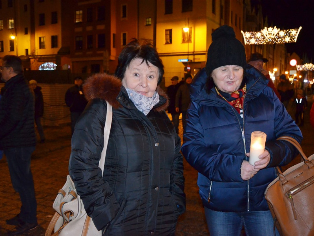 Wolne sądy! Konstytucja! Ponad 200 osób na manifestacji pod ratuszem w Głogowie