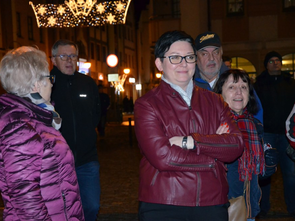 Wolne sądy! Konstytucja! Ponad 200 osób na manifestacji pod ratuszem w Głogowie