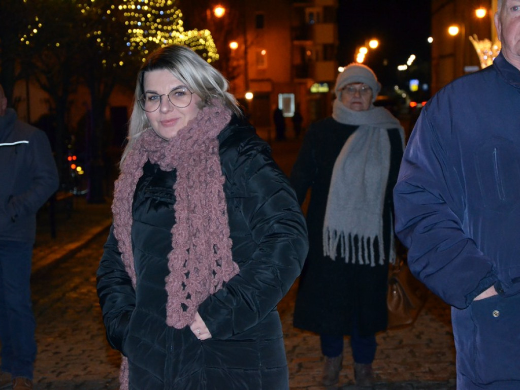 Wolne sądy! Konstytucja! Ponad 200 osób na manifestacji pod ratuszem w Głogowie