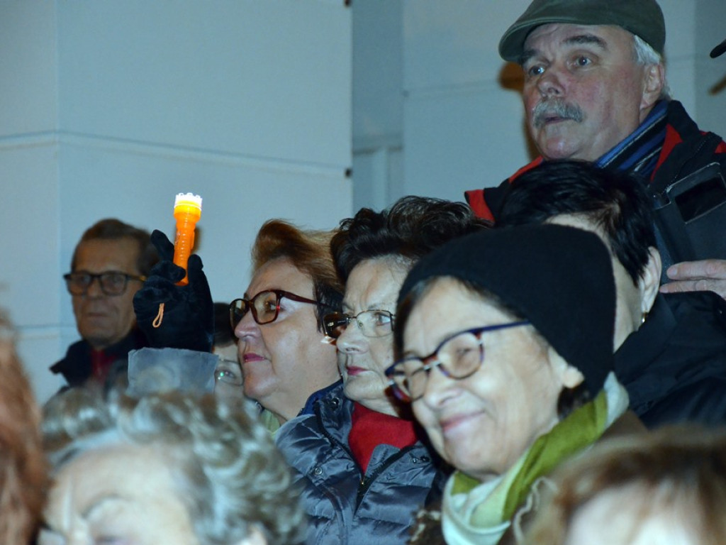 Wolne sądy! Konstytucja! Ponad 200 osób na manifestacji pod ratuszem w Głogowie