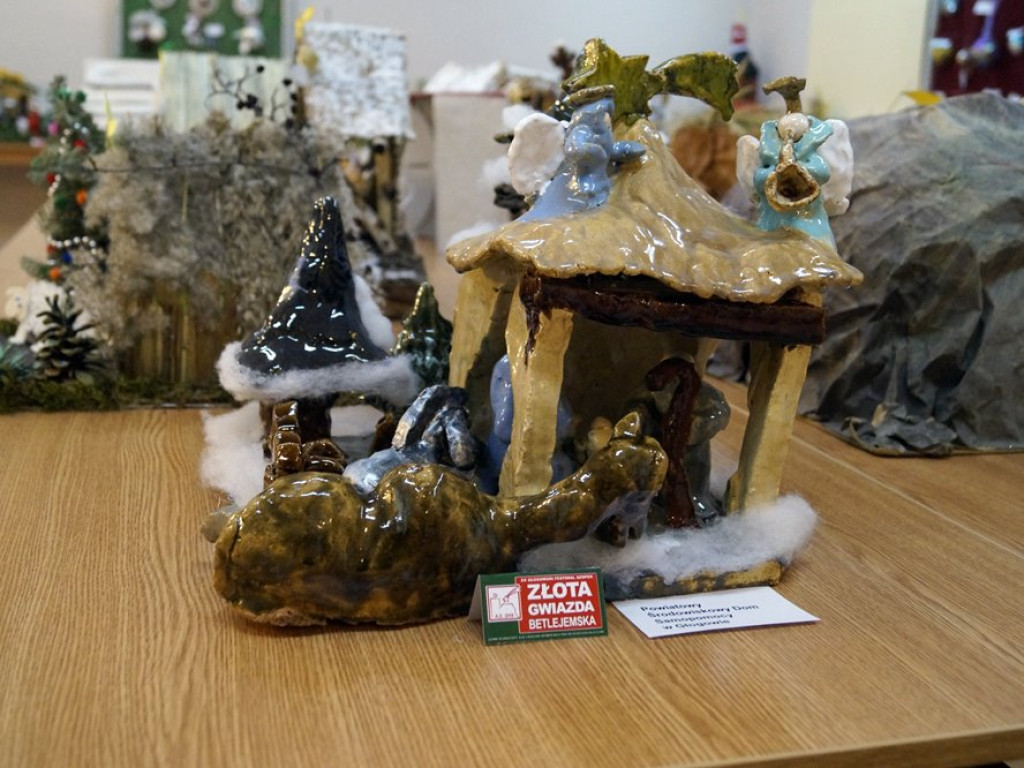 Wypiekli świąteczną szopkę w... piecu ceramicznym i wygrali konkurs!
