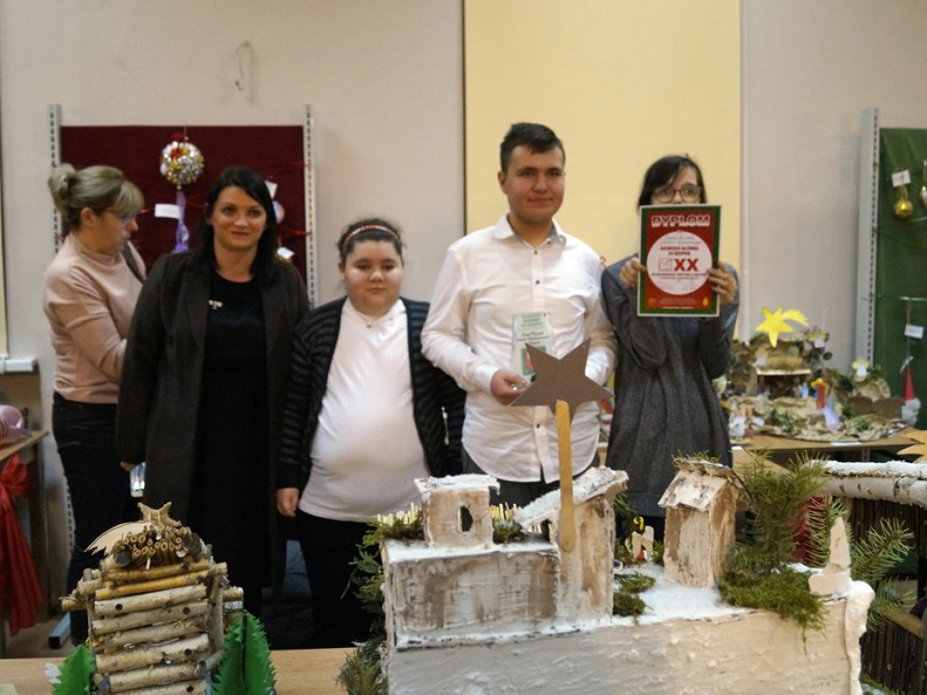 Wypiekli świąteczną szopkę w... piecu ceramicznym i wygrali konkurs!