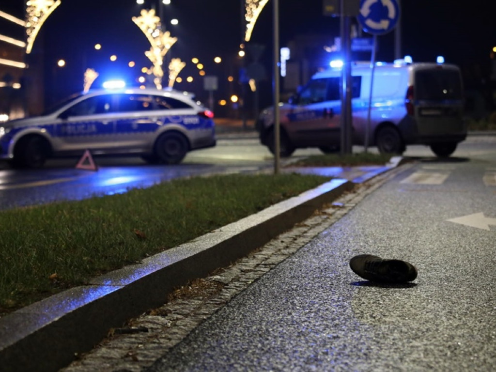 Dramat! Rowerzysta potrącony na ulicy Wojska Polskiego. 20-latek jest poważnie ranny