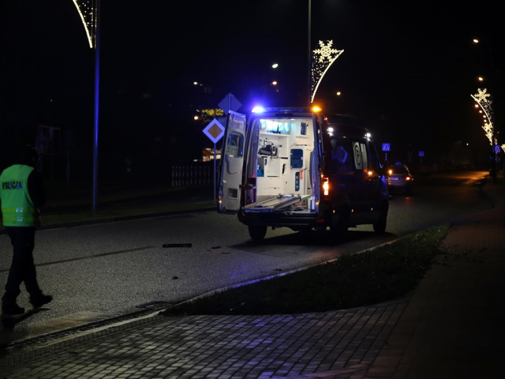 Dramat! Rowerzysta potrącony na ulicy Wojska Polskiego. 20-latek jest poważnie ranny