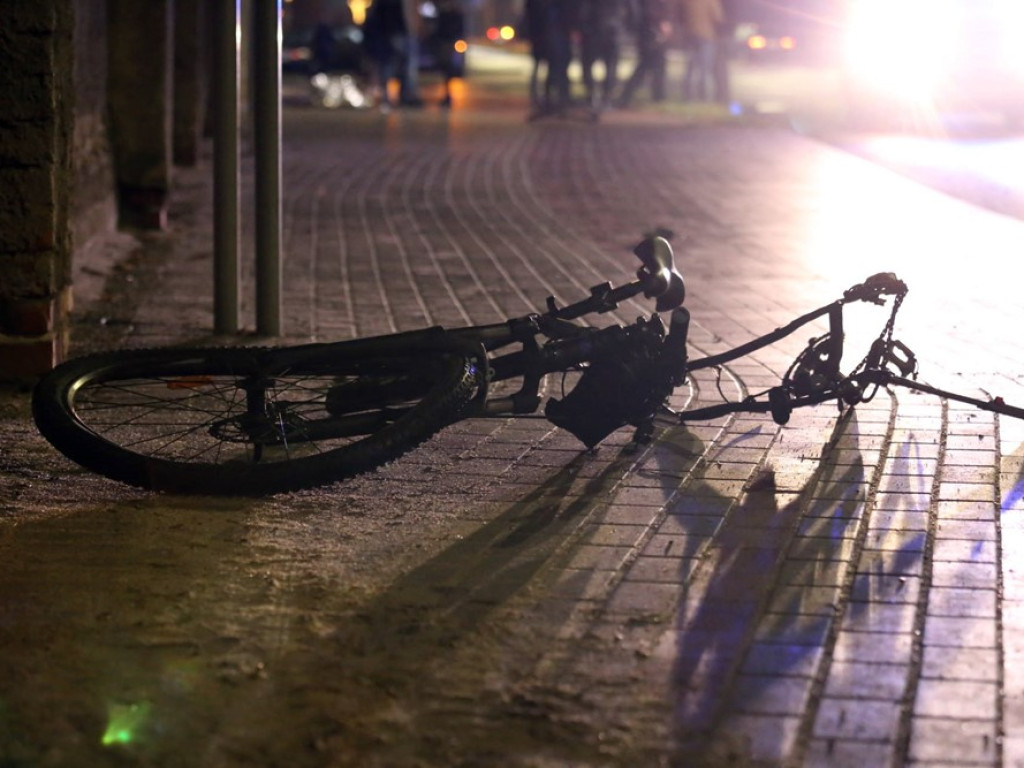 Dramat! Rowerzysta potrącony na ulicy Wojska Polskiego. 20-latek jest poważnie ranny
