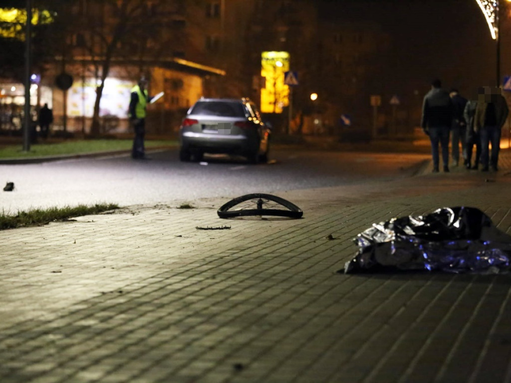 Dramat! Rowerzysta potrącony na ulicy Wojska Polskiego. 20-latek jest poważnie ranny