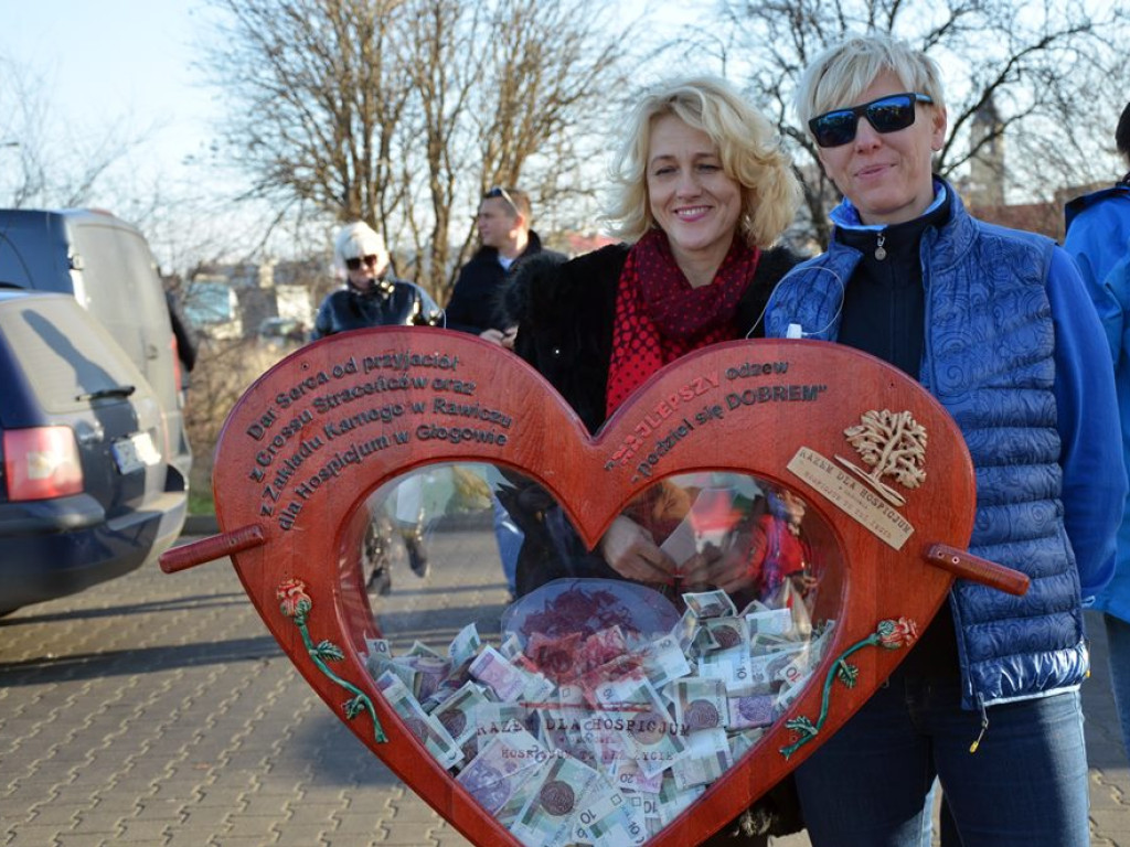 Choinki za wrzutkę do skarbonki fundacji. To finał świątecznej akcji