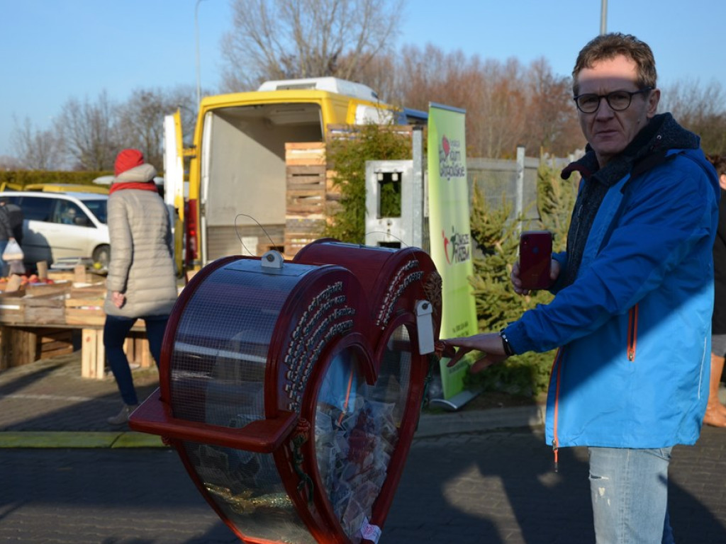 Choinki za wrzutkę do skarbonki fundacji. To finał świątecznej akcji