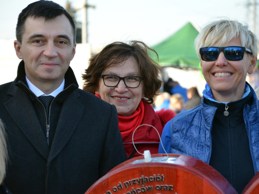 Choinki za wrzutkę do skarbonki fundacji. To finał świątecznej akcji