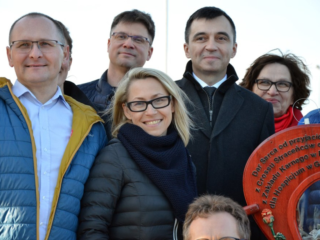 Choinki za wrzutkę do skarbonki fundacji. To finał świątecznej akcji