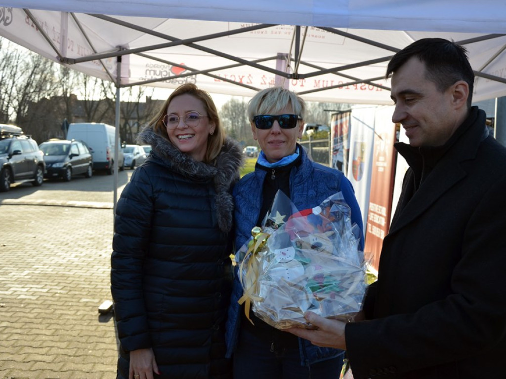 Choinki za wrzutkę do skarbonki fundacji. To finał świątecznej akcji