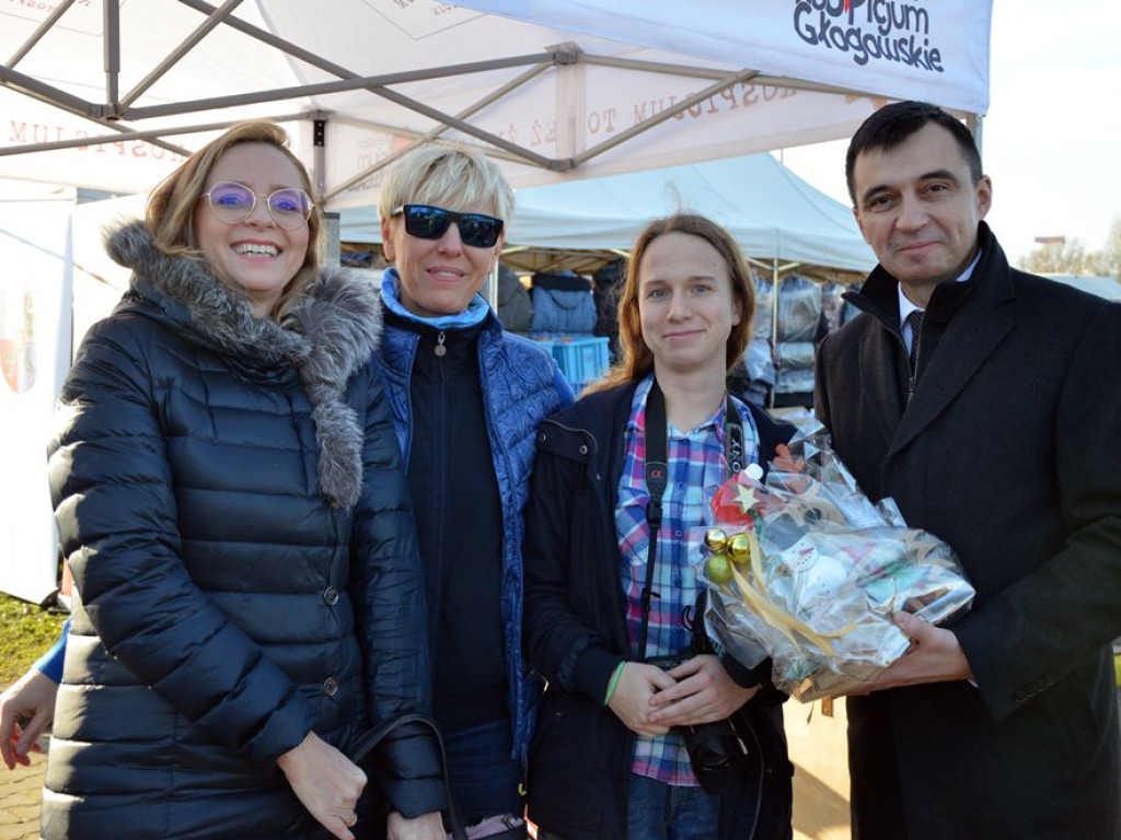 Choinki za wrzutkę do skarbonki fundacji. To finał świątecznej akcji