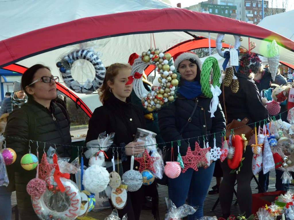 Świąteczny kiermasz stowarzyszenia Otwarte Drzwi. Szczytny cel tej akcji!
