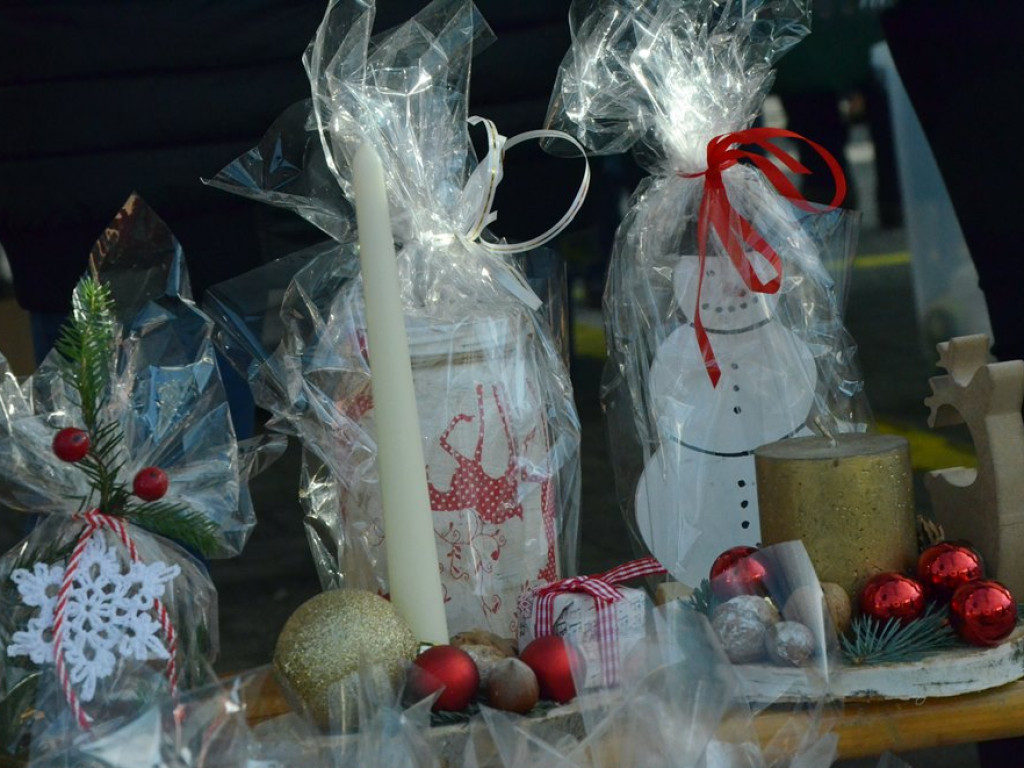 Świąteczny kiermasz stowarzyszenia Otwarte Drzwi. Szczytny cel tej akcji!