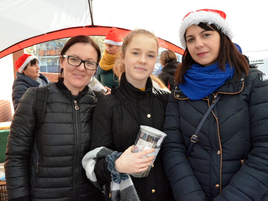 Świąteczny kiermasz stowarzyszenia Otwarte Drzwi. Szczytny cel tej akcji!
