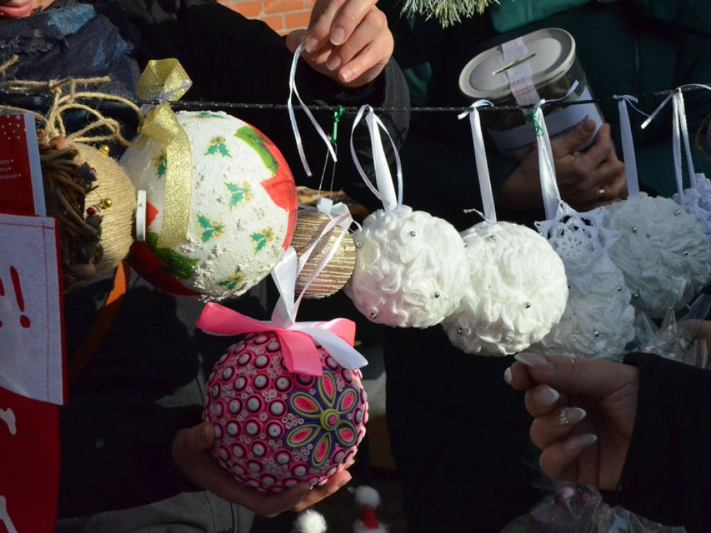 Świąteczny kiermasz stowarzyszenia Otwarte Drzwi. Szczytny cel tej akcji!