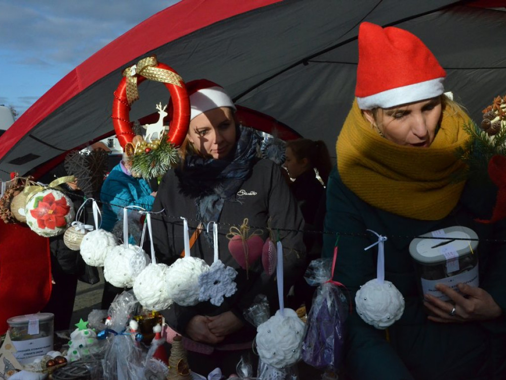Świąteczny kiermasz stowarzyszenia Otwarte Drzwi. Szczytny cel tej akcji!