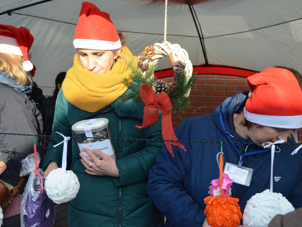Świąteczny kiermasz stowarzyszenia Otwarte Drzwi. Szczytny cel tej akcji!