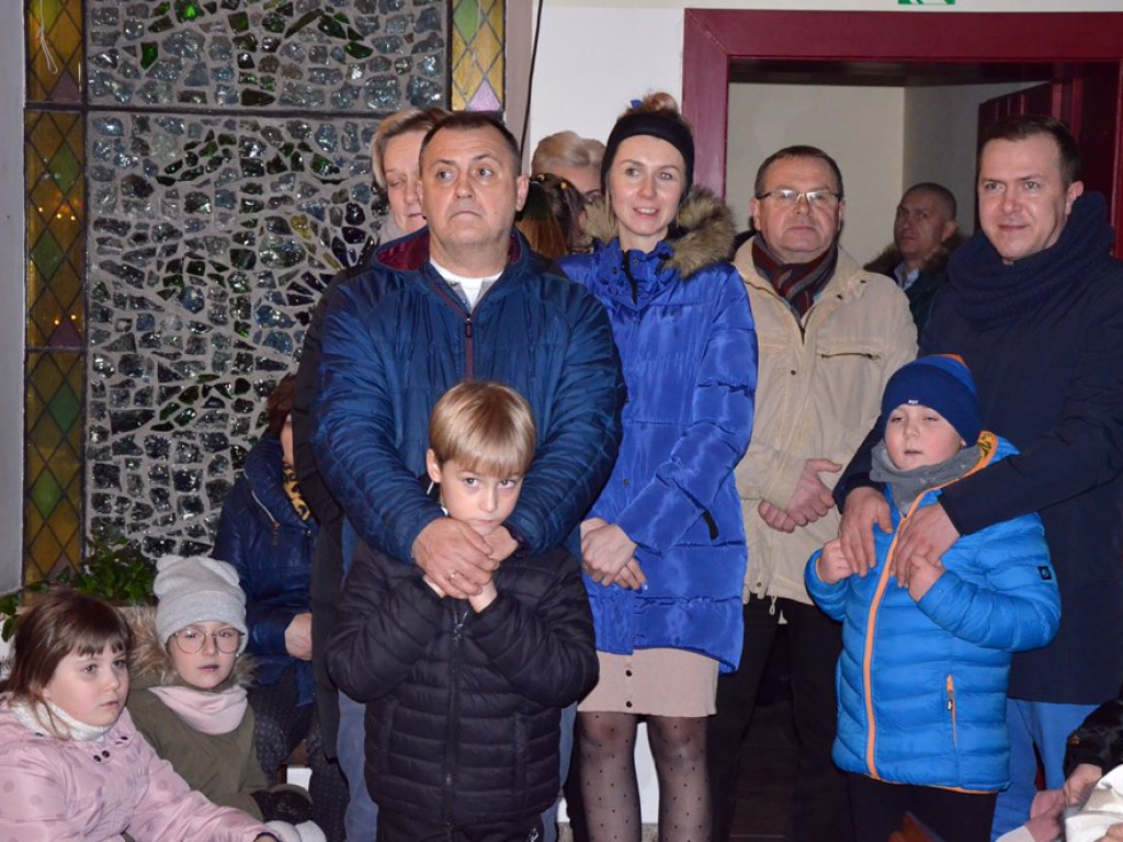 Piękny koncert kolęd podczas pasterki w wykonaniu Klemensiątek
