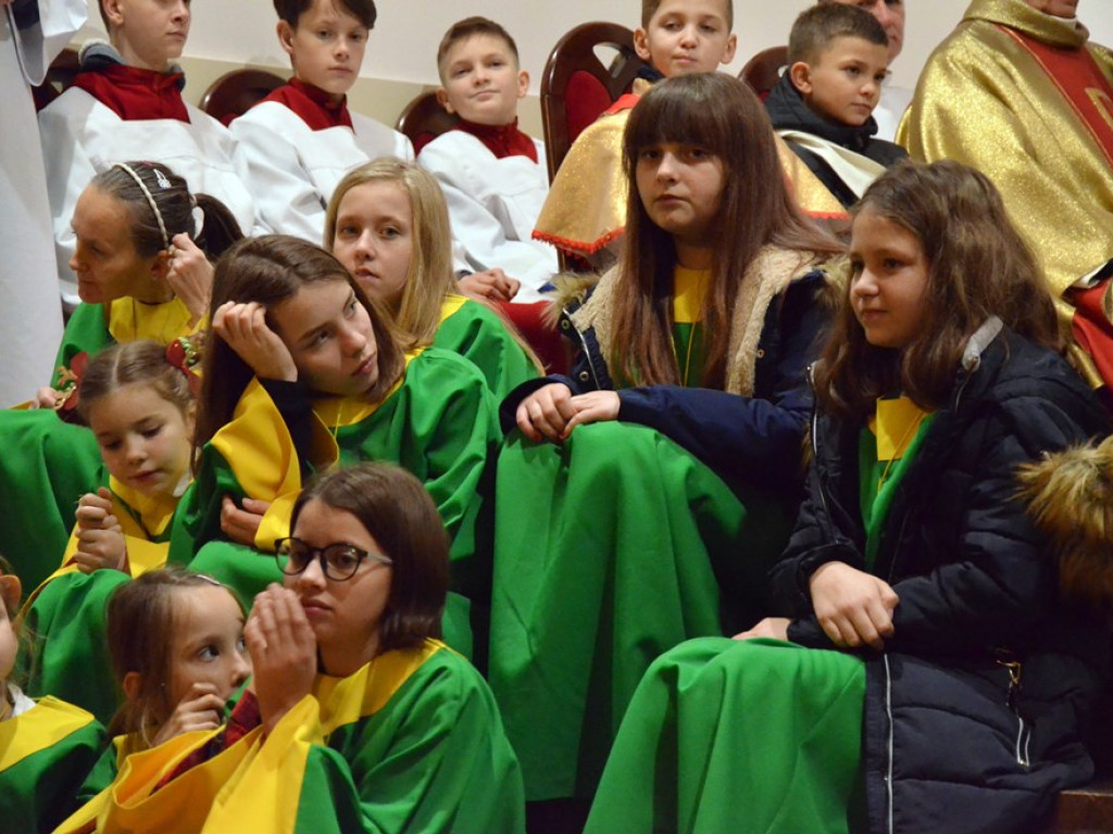 Piękny koncert kolęd podczas pasterki w wykonaniu Klemensiątek