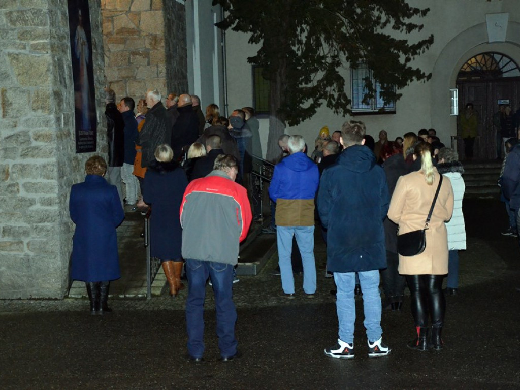 Piękny koncert kolęd podczas pasterki w wykonaniu Klemensiątek