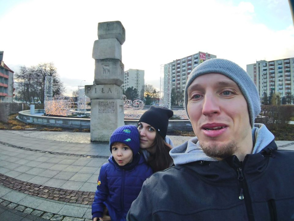 Świąteczne zdjęcia siatkarzy Chrobrego. Rodzinne, miłosne i z prezentami!